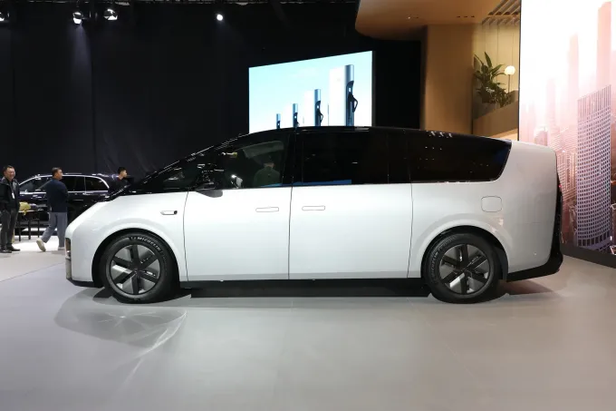 2023 लिक्सियांग मेगा एमपीवी ईवी कार शुद्ध बिजली 544hp 4wd 200 मील फ्रंट व्हील ड्राइव 2